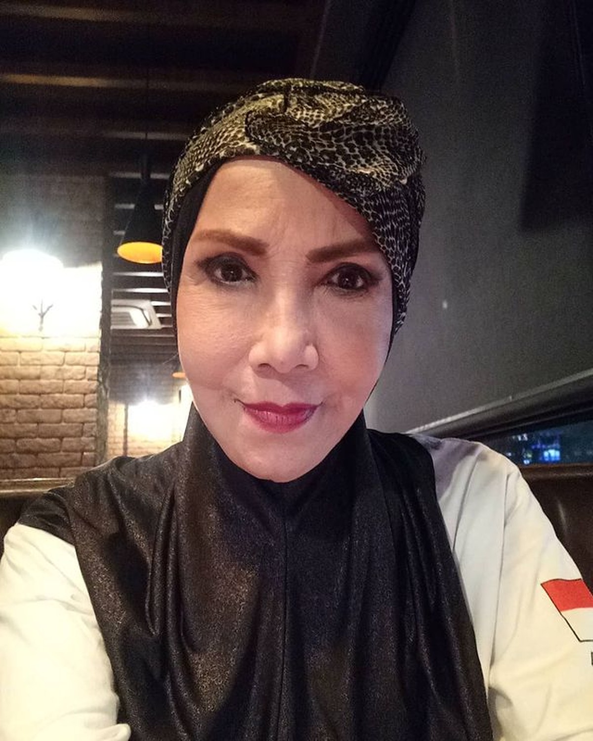 Kabar terbaru artis senior Waty Siregar tengah memprihatinkan karena mengidap kanker&period; Yuk kita intip sosoknya&excl;