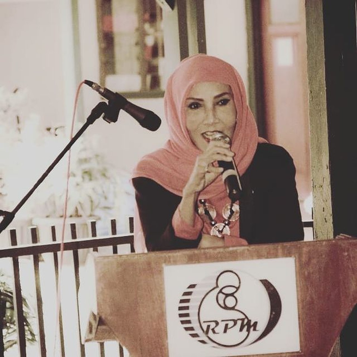 Kabar terbaru artis senior Waty Siregar tengah memprihatinkan karena mengidap kanker&period; Yuk kita intip sosoknya&excl;