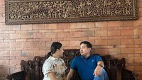<p>Tata Janeeta dan Brotoseno menikah pada 10 Oktober 2020 lalu. Sempat menutupi hubungan mereka, keduanya berlabuh di pelaminan dan terlihat mesra hingga sekarang. (Foto: Instagram: @tatajaneetaofficial)</p>