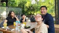<p>Sebelumnya, Tata telah dikaruniai dua anak dari pernikahannya dengan Efran Fitrianto. Brotoseno menjadi ayah sambung untuk Atharnaga Raffaedean dan Janeeta Amira. Mereka tak sabar menantikan kehadiran anggota keluarga baru. (Foto: Instagram: @tatajaneetaofficial)</p>