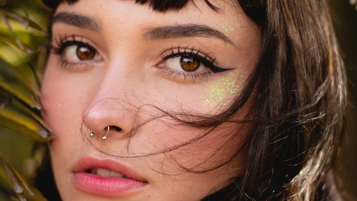 Mata Cetar ala Doll Eyes Makeup Look, Ternyata Cuma Butuh Dua Produk Ini!