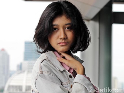 Viral Disebut Reinkarnasi Nike Ardilla, Amel Bingung