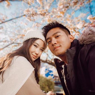 Tanggal Pernikahan Bocor, Intip Momen Mesra Boy William & Karen Vendela