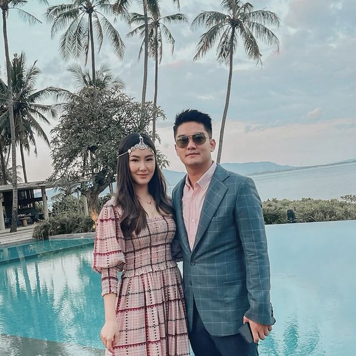 Tanggal pernikahan Boy William dan Karen Vendela bocor&comma; dikabarkan mereka akan segera menikah Juli ini&period; Yuk intip kemesraan mereka&excl;