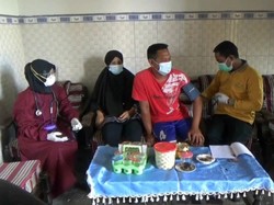 Antisipasi Penyebaran COVID-19, Nakes Lamongan Blusukan Door to Door
