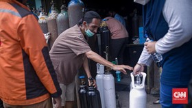 Harga Tabung Oksigen Naik di Pasar Pramuka