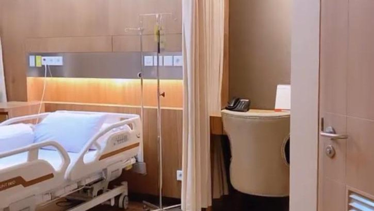 Tata Janeeta telah melahirkan putra pertamanya dengan Raden Brotoseno&period; Yuk kita intip detik-detik Tata lahiran&excl;