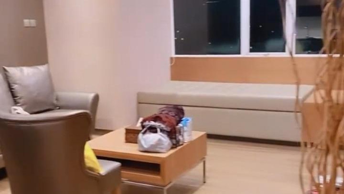 Tata Janeeta telah melahirkan putra pertamanya dengan Raden Brotoseno&period; Yuk kita intip detik-detik Tata lahiran&excl;