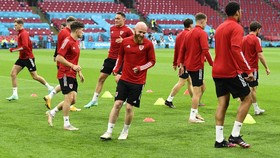 FOTO: Wales dan Denmark Panaskan Mesin Sambut 16 Besar Euro