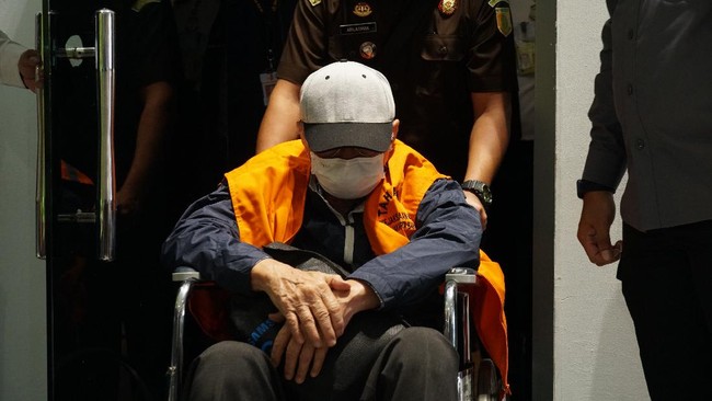 Jejak kasus Hendra Subrata yang menjadi buron selama 10 tahun di Singapura hingga tertangkap.