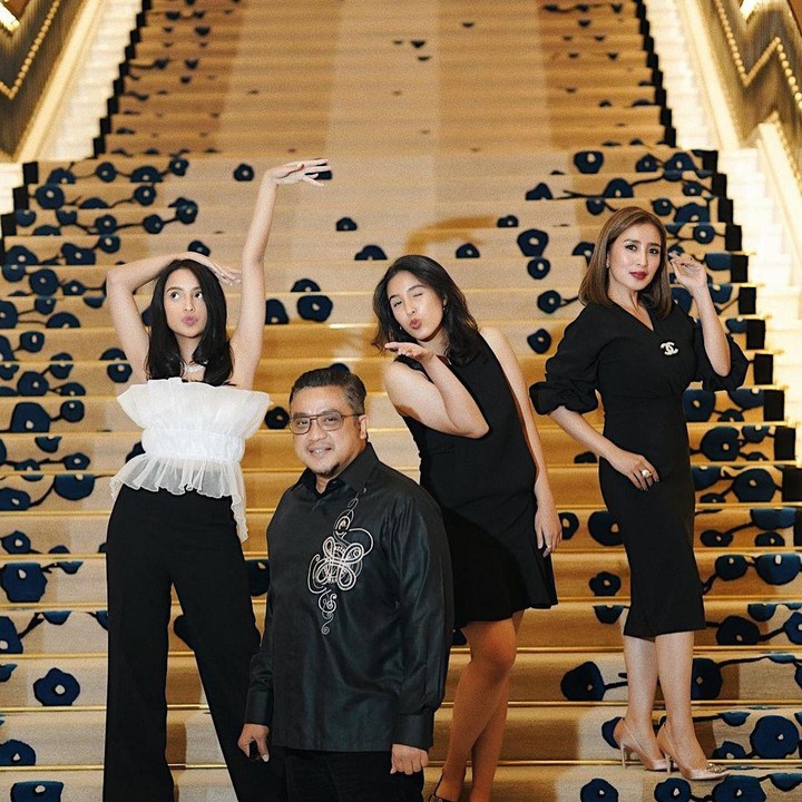 <p>Menikah dengan Sendy Ramania Wurandari pada 1999, Dede Yusuf dikaruniai dua orang putri yang cantik-cantik lho, Bunda. (Foto: Instagram @kaneishiayusuf05)</p>