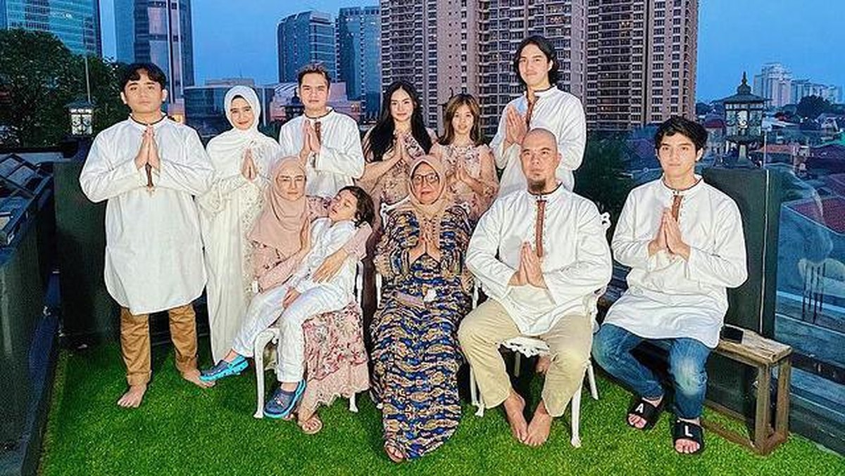 Kedekatan Mulan Jameela dengan putra Ahmad Dhani Al El dan Dul memang selalu jadi perbincangan&period; Yuk kita intip momen mereka&excl;