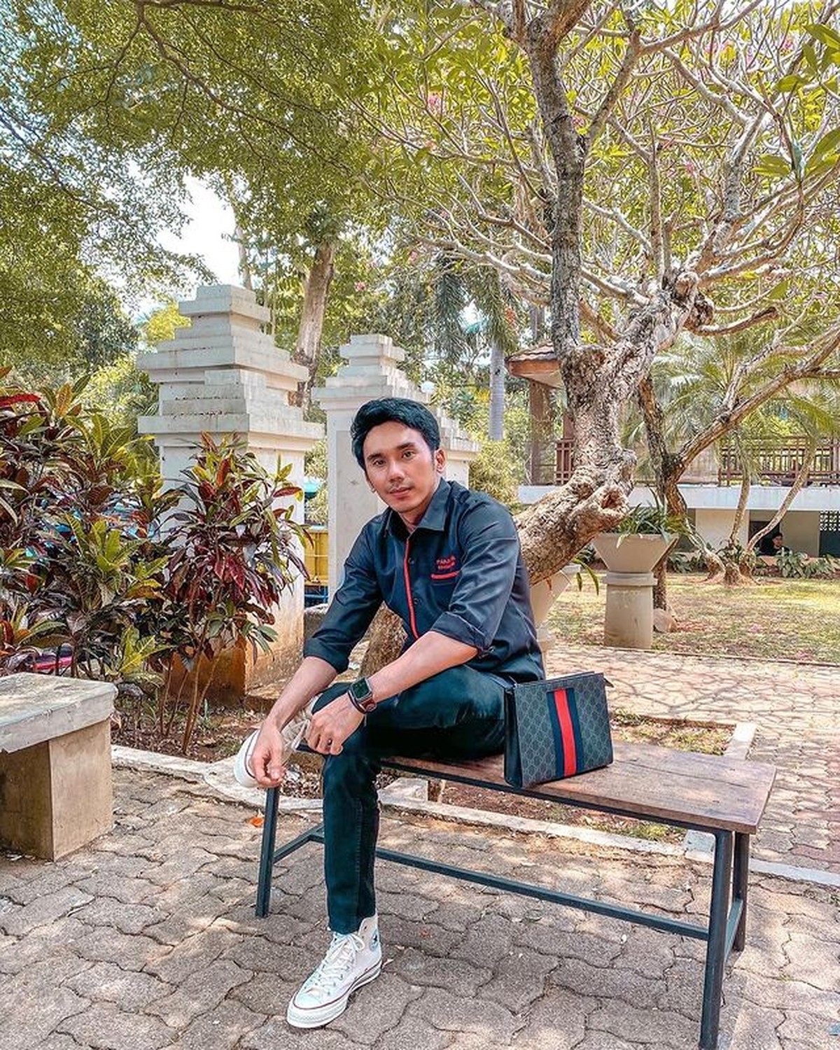 Nathalie Holscher dikabarkan selingkuh dengan manajer Sule yang bernama Panji Komara&period; Yuk kita intip sosoknya&excl;