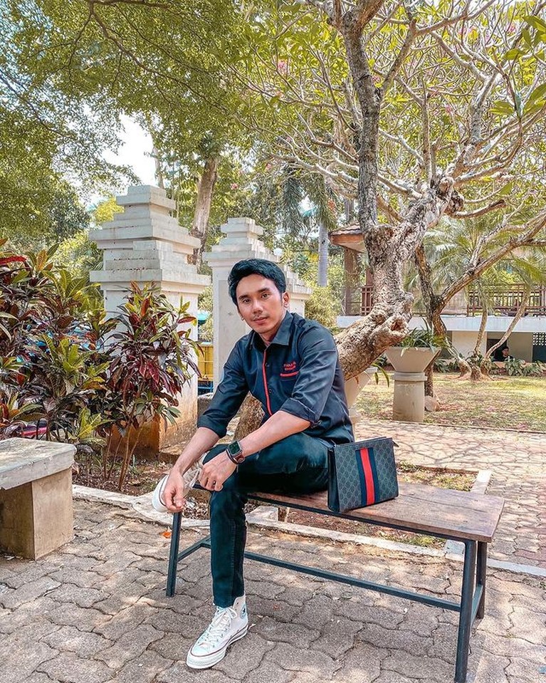 Pesona Panji Komara yang Diisukan Selingkuh dengan Nathalie Holscher Nathalie Holscher dikabarkan selingkuh dengan manajer Sule yang bernama Panji Komara. Yuk kita intip sosoknya!