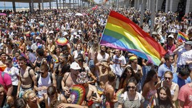 FOTO: Puluhan Ribu Orang Tumpah di Parade 'Pride' di Israel