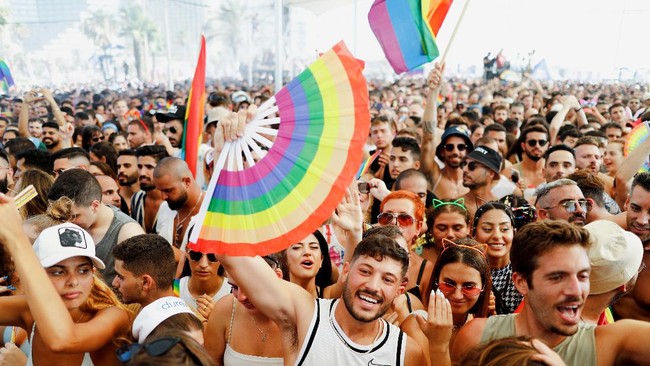 Turki telah melarang parade LGBT Pride namun para peserta tetap melangsungkan pawai tersebut hingga memicu respons dari pihak berwenang.