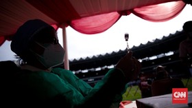 Rangkuman Covid: Rekor Kasus Meroket, Vaksinasi Tanpa Vaksin