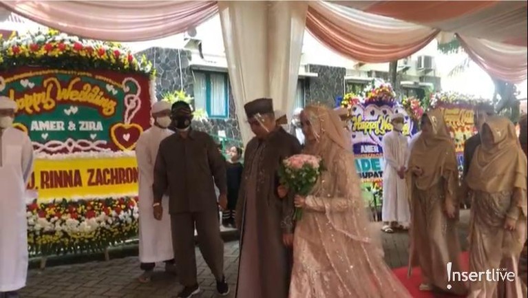 Resepsi Pernikahan Ameer Azzikra & Nadzira Ameer Azzikra menggelar resepsi pernikahannya dengan Nadzira Shafa pada hari ini Sabtu (26/6). Yuk intip bagaimana suasananya!