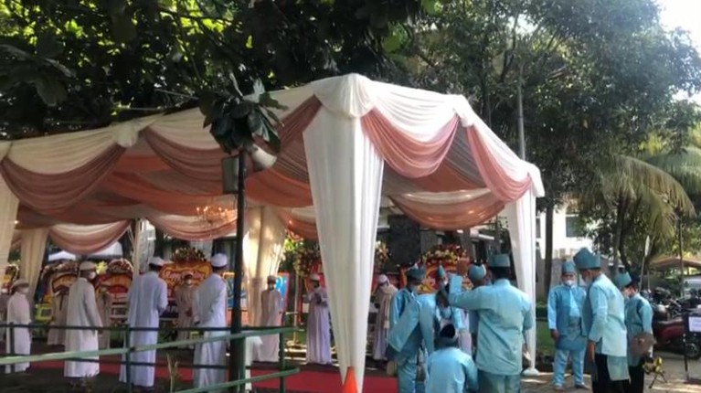 Resepsi Pernikahan Ameer Azzikra & Nadzira Ameer Azzikra menggelar resepsi pernikahannya dengan Nadzira Shafa pada hari ini Sabtu (26/6). Yuk intip bagaimana suasananya!