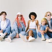 4 Alasan Kenapa Sneakers Putih Masih Sangat Populer