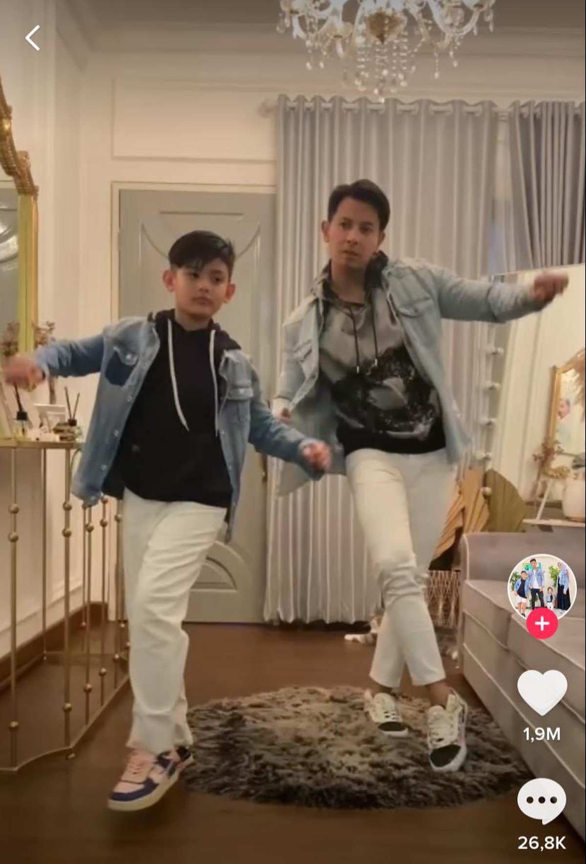 Sonny Septian ayah sambung dari King Faaz disebut makin mirip dengan putranya itu&period; Yuk kita intip potret kompak style outfit mereka&excl;