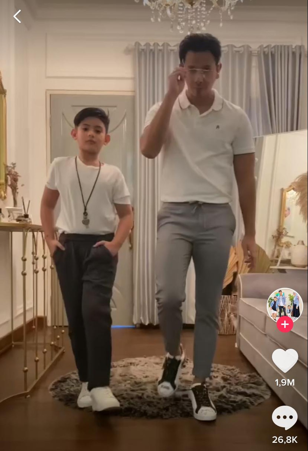 Sonny Septian ayah sambung dari King Faaz disebut makin mirip dengan putranya itu&period; Yuk kita intip potret kompak style outfit mereka&excl;
