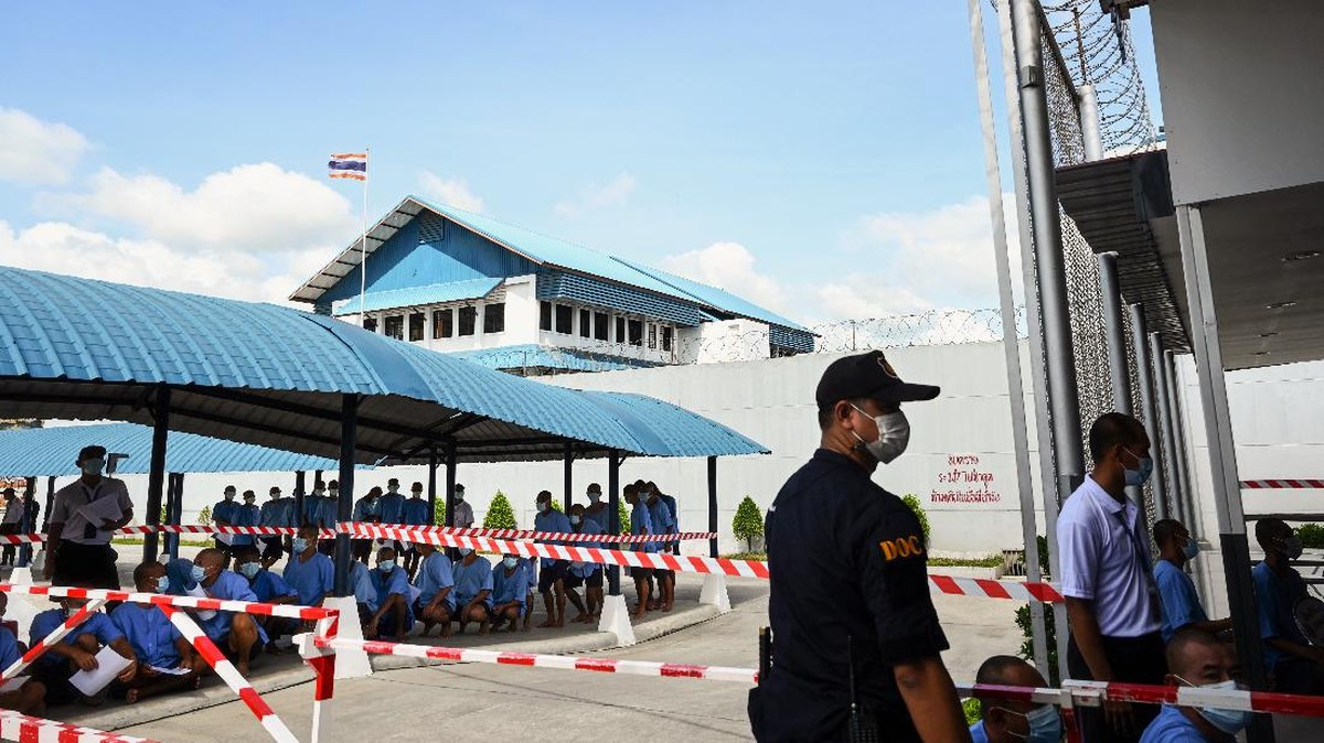 FOTO: Gerak Cepat Thailand Suntik Vaksin Covid Ribuan Napi