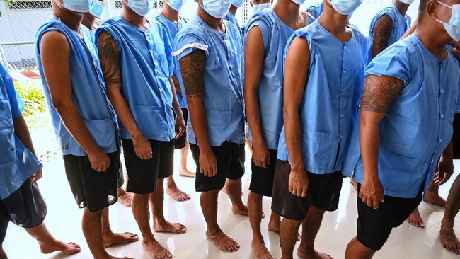 Junta militer Myanmar mulai menginokulasi lebih dari 610 narapidana di hari pertama program vaksinasi khusus tahanan pada Rabu (28/7).