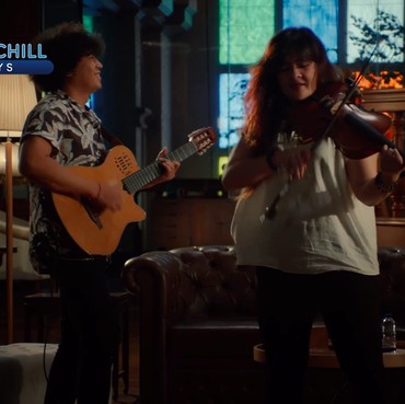 Dari Malang ke Norwegia, Aurora & Wake Up Iris! Kumpul di Mola Chill Fridays