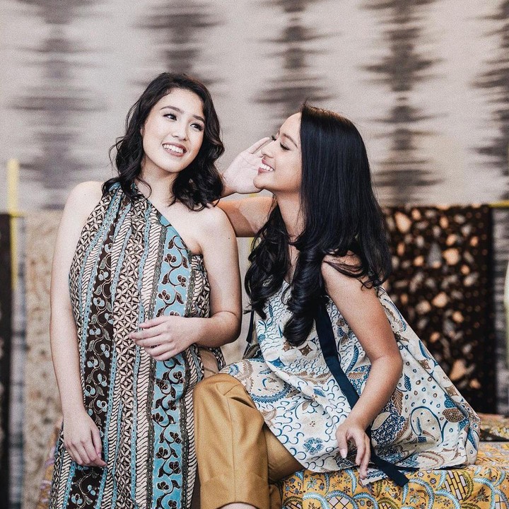 <p>Lifi dan Neishia juga kerap melakukan sesi pemotretan lho. Kedua putri Dede Yusuf tampil memesona bak model profesional. (Foto: Instagram: @kaneishiayusuf05)</p>