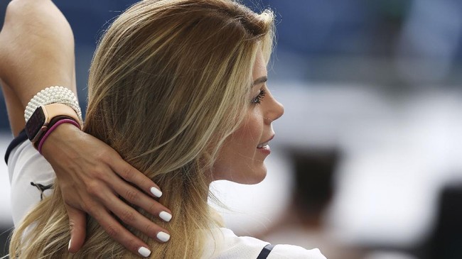 FOTO: Bidadari Tribune, Penyemangat di Euro 2020