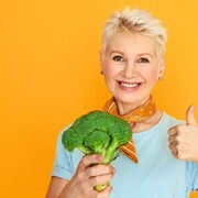 Tetap Bugar di Usia Tak Lagi Muda? Ini 5 Diet Terbaik untuk Wanita 50 Tahun ke Atas!