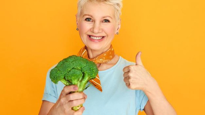 Tetap Bugar di Usia Tak Lagi Muda? Ini 5 Diet Terbaik untuk Wanita 50 Tahun ke Atas!