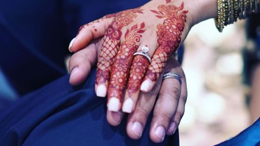 img-title Heboh Kisah Sahabat Jadi Ibu Tiri, Begini Reaksi Tak Terduga Netizen