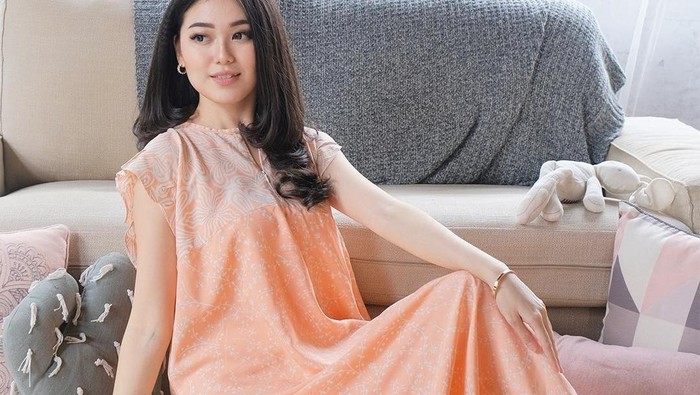 4 Model Homedress Kekinian yang Nyaman dan Cantik Dipakai di Rumah