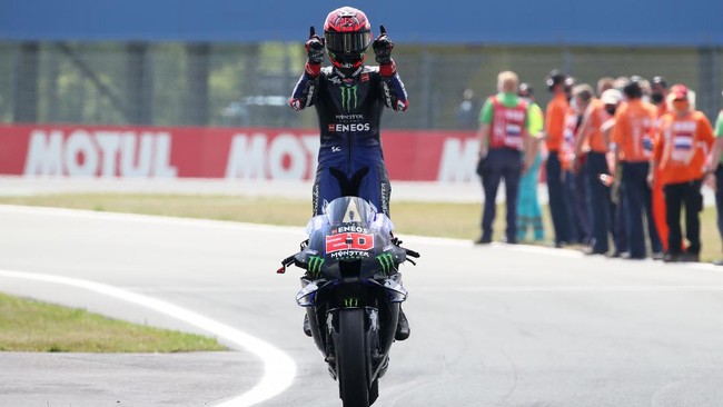 Fabio Quartararo semakin menjauh di puncak klasemen MotoGP 2021 setelah menang MotoGP Belanda di Sirkuit Assen, Minggu (27/6).