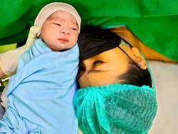 Brotoseno Larang Tata Janeeta Cium Anaknya, Kenapa?