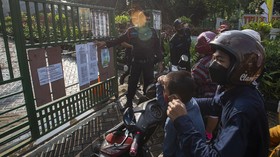 FOTO: Tempat Pemakaman di Tengah Larangan Ziarah Saat PPKM