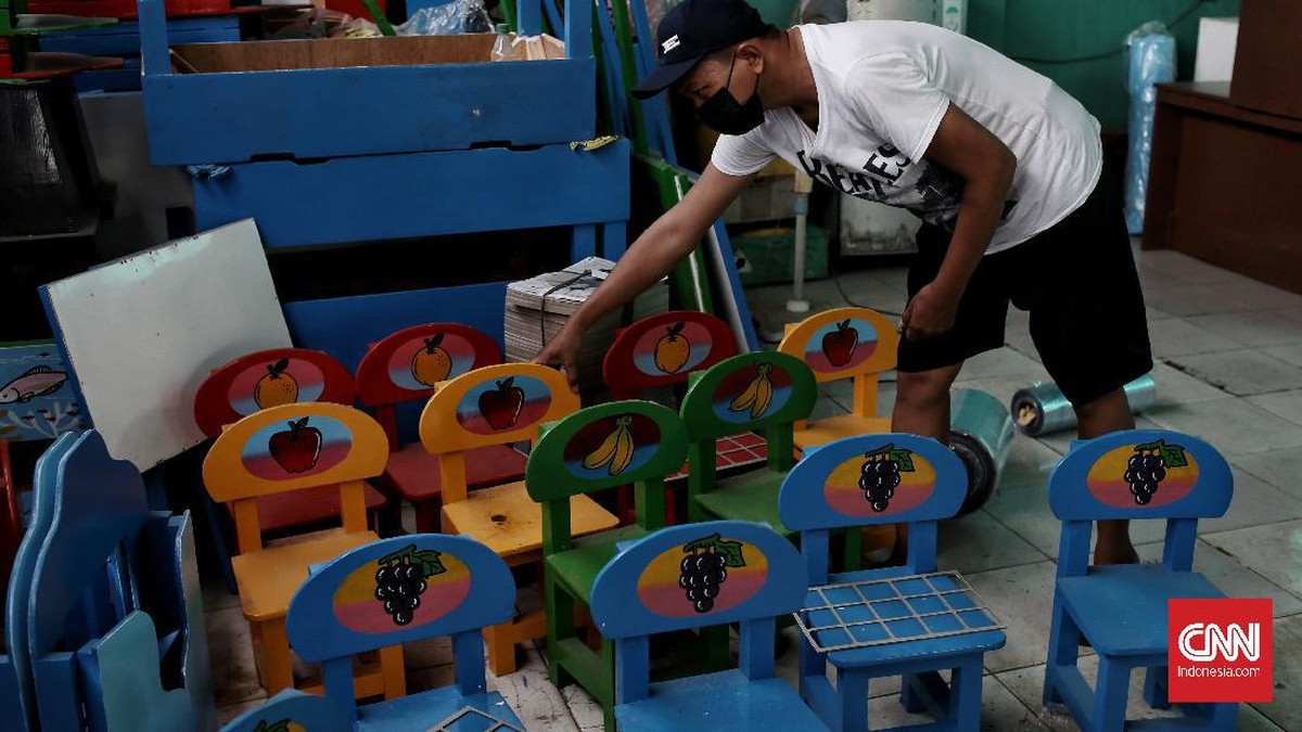 FOTO: Corona, Bisnis Alat Peraga SD dan TK Anjlok 60 Persen