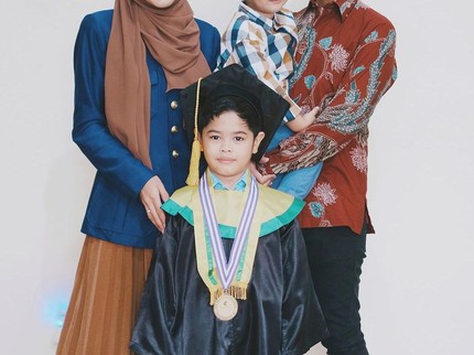9 Potret Anak Artis Rayakan Kelulusan TK, Ada yang Pakai Baju Wisuda