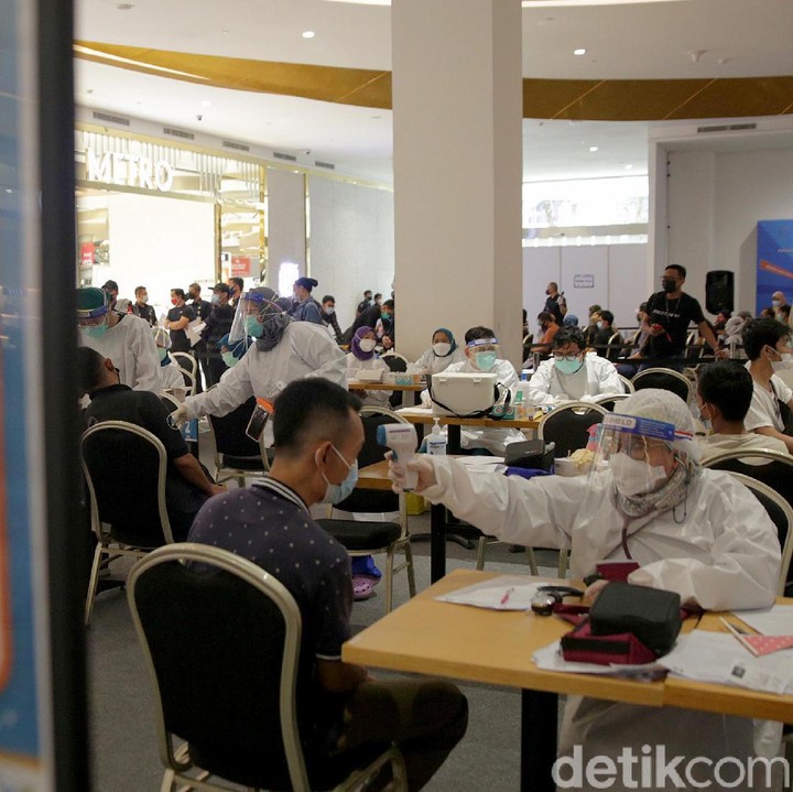 <p>Seperti yang terlihat, program vaksin COVID-19 oleh CT Corp ini berjalan dengan lancar dan tertib berdasarkan protokol kesehatan yang berlaku. (Foto: Agung Pambudhy)</p>