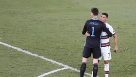 Ronaldo ke Courtois: Beruntung Bola Tak Mau Masuk Gawang