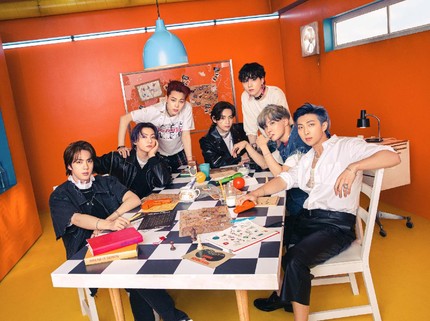 Inspiratif Bun! Perjalanan Karier BTS dari Agensi Kecil hingga Kolaborasi Bersama Coldplay di AMA 2021