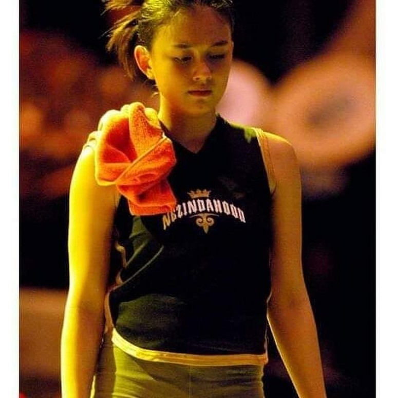 Foto-foto lawas Agnez Mo beredar di media sosial sedang jadi sorotan. Yuk kita intip deretan foto lawas Agnez Mo!