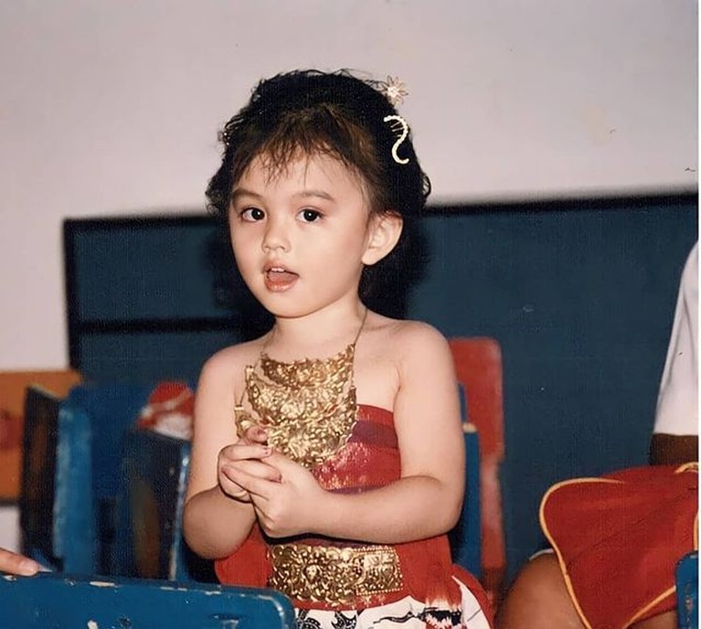Foto-foto lawas Agnez Mo beredar di media sosial sedang jadi sorotan. Yuk kita intip deretan foto lawas Agnez Mo!