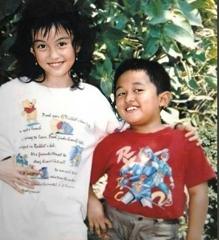Foto-foto lawas Agnez Mo beredar di media sosial sedang jadi sorotan. Yuk kita intip deretan foto lawas Agnez Mo!