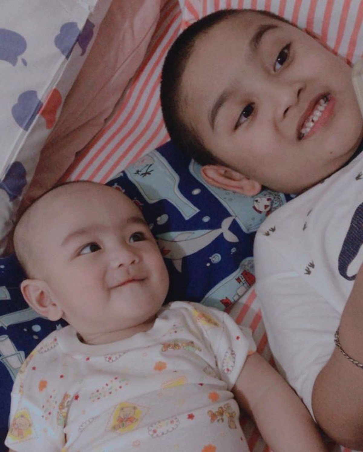 Pernikahan Donnie Sibarana eks vokalis Ada Band dengan Sonya Prischilia dikarunia dua putra ganteng&period; Yuk kita intip potret putra mereka&excl;