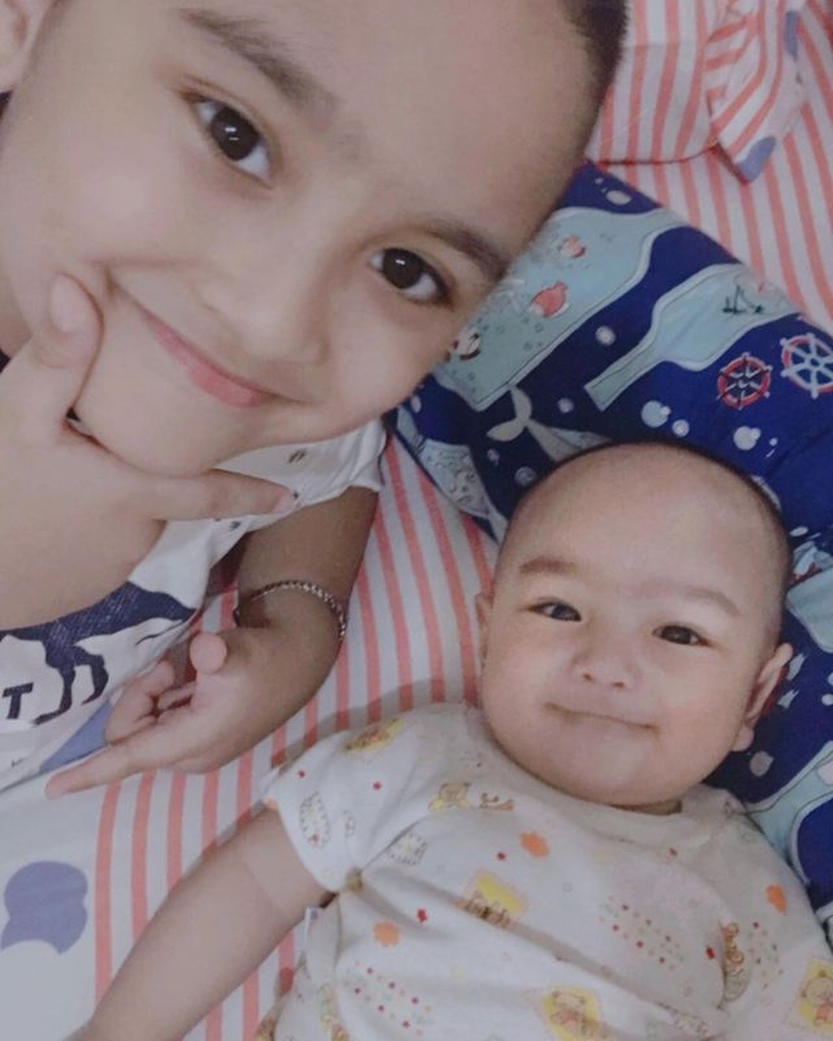 Pernikahan Donnie Sibarana eks vokalis Ada Band dengan Sonya Prischilia dikarunia dua putra ganteng&period; Yuk kita intip potret putra mereka&excl;