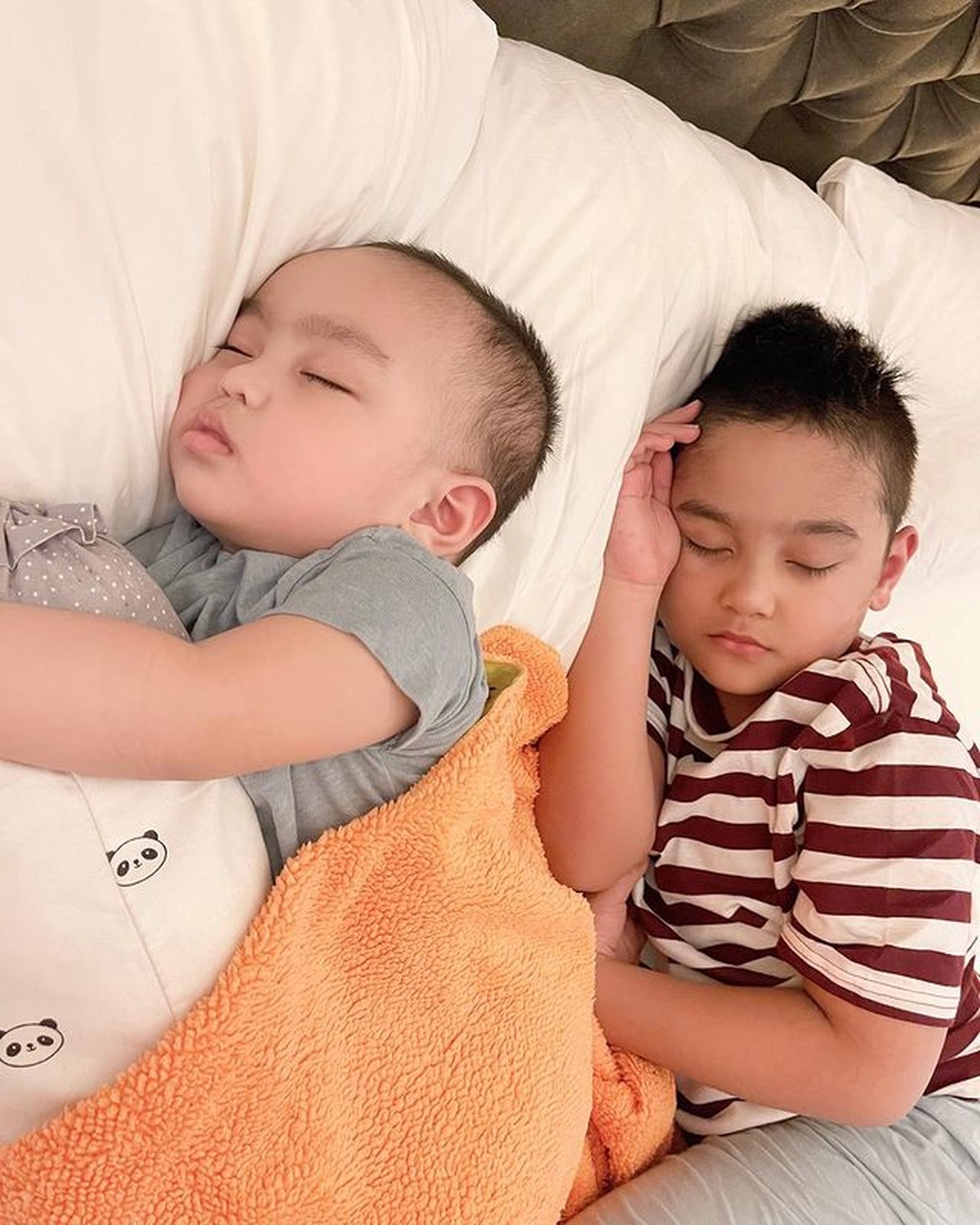 Pernikahan Donnie Sibarana eks vokalis Ada Band dengan Sonya Prischilia dikarunia dua putra ganteng&period; Yuk kita intip potret putra mereka&excl;