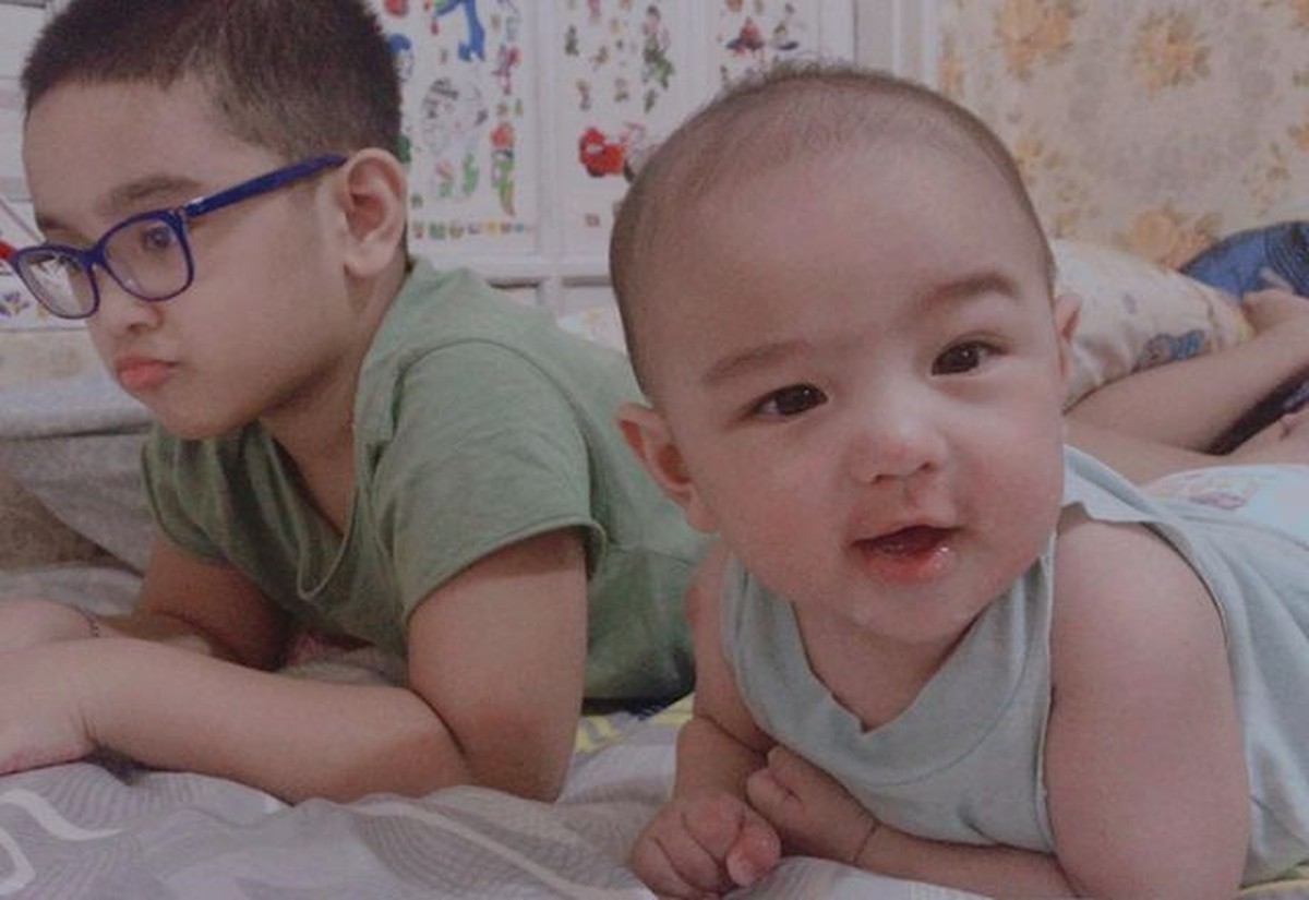 Pernikahan Donnie Sibarana eks vokalis Ada Band dengan Sonya Prischilia dikarunia dua putra ganteng&period; Yuk kita intip potret putra mereka&excl;